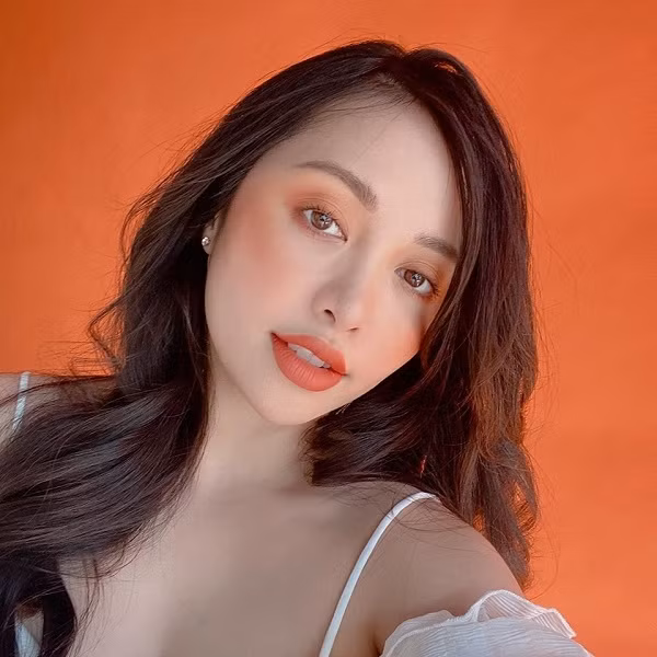 Ngoài ra nữ vlogger nổi tiếng tập trung phát triển thương hiệu mỹ phẩm riêng, dành nhiều thời gian cho bản thân và tận hưởng cuộc sống.
