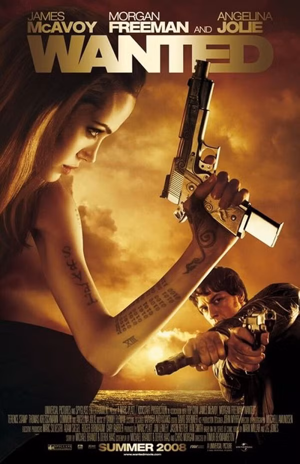 Wanter: Hình ảnh của Angelina Jolie trong poster phim Wanted cũng cho thấy nhiều điểm kì lạ ở vị trí cánh tay và cả độ dài của ngón tay trỏ.