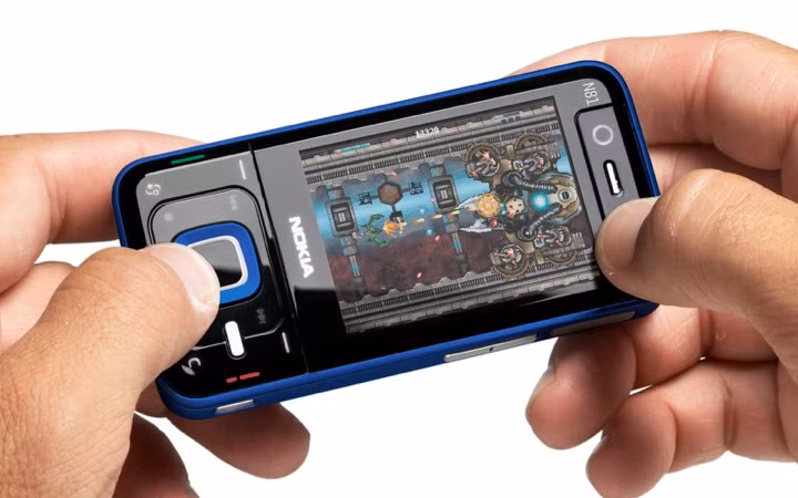 Không còn ra mắt điện thoại N-Gage, Nokia quyết định thay đổi chiến lược, biến N-Gage thành cửa hàng cung cấp game trên các thiết bị. Nền tảng hoạt động vào tháng 4/2008, 3 tháng trước khi Apple phát hành App Store cho iOS. Nokia N81 ra mắt tháng 8/2007 là thiết bị đầu tiên có 2 nút chơi game chuyên dụng hỗ trợ nền tảng này.