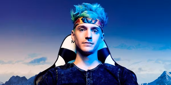  1. Ninja (Tyler Blevins): Hình ảnh của Ninja (Tyler Blevins) phủ sóng khắp nơi trong năm 2019, từ những lon Red Bull cho tới các thương hiệu trong Walmart và quảng cáo NFL. Lượng người xem trên kênh của Ninja có giảm so với những năm trước cũng không làm anh bớt nổi tiếng. 