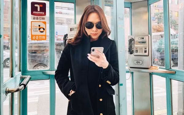 Mỹ Tâm cũng chủ động chia sẻ hình ảnh thường ngày trên mạng xã hội, kết nối với người hâm mộ và dường như hiệu năng sử dụng điện thoại di động của cô trong công việc cũng nhiều hơn. Ảnh: saostar