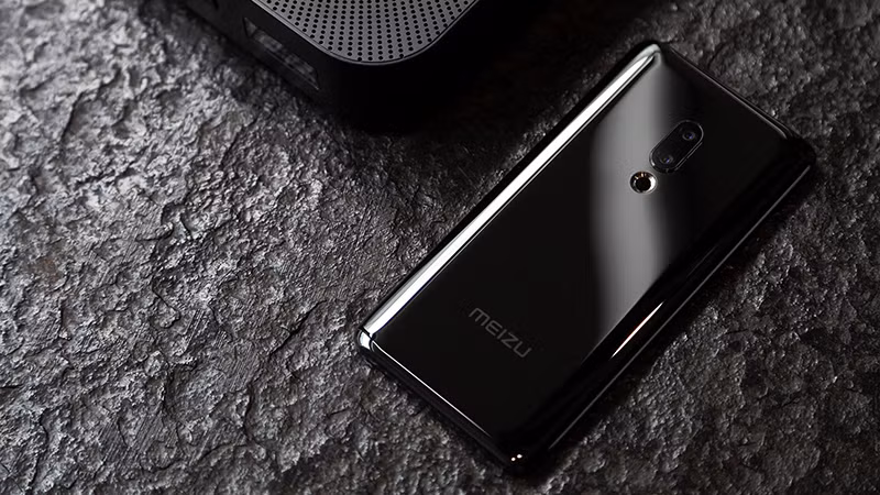Ngoài ra, bo mạch sạc cũng đã bổ sung công nghệ "Wireless USB" và khi Meizu Zero được bật, việc truyền dữ liệu không dây có thể được thực hiện để thay thế cáp dữ liệu truyền thống.