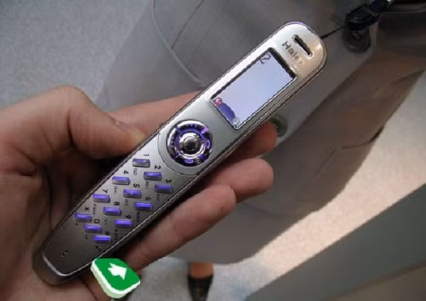 Khi người ta nghĩ đến việc tích hợp điện thoại vào bút viết thì Haier P7 Pen Phone đã ra đời.