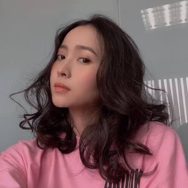 Nguyễn Lê Tuyết Chi, hay còn được biết đến nhiều hơn với cái tên Box Củ Cải là một trong nữ streamer thế hệ mới, xinh đẹp và tài năng của Liên Quân Việt Nam.
