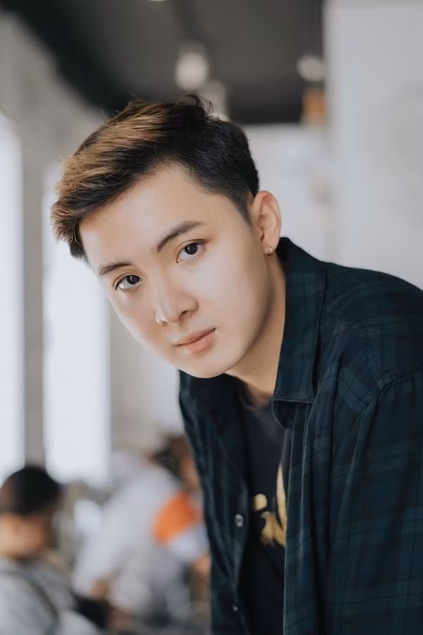 Thi đấu chuyên nghiệp cho tựa game Liên Minh Huyền Thoại, Noway từng một thời được mệnh danh là "Xạ thủ số một Việt Nam", đủ thấy tài năng của chàng trai đang hot nhất "Người ấy là ai" này.