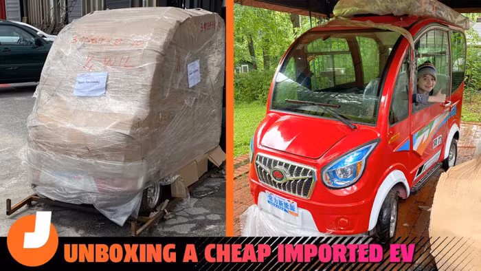 Vô lăng của xe khá tốt và được bọc bằng lớp cao su chất lượng cao. Bảng điều khiển được làm bằng nhựa nhưng không phải vấn đề quá lớn, và nó còn trang bị khá nhiều tiện ích cơ bản như màn hình LCD có thể hiển thị đường xá ở phía sau xe, máy phát nhạc MP3 có hỗ trợ USB và thẻ nhớ SD.