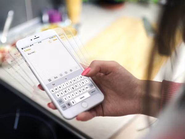 Cách nhanh chóng và dễ dàng để hoàn tác các hoạt động, ứng dụng vô tình xóa,...trên iPhone là lắc smartphone của bạn - một bí mật công nghệ đơn giản không phải iFan nào cũng biết. Để tối ưu hóa tính năng này, hãy vào phần Cài đặt > Trợ năng > Lắc để Hoàn tác.