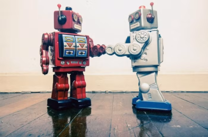 Dự án DeepMind của Google đã phát triển một AI có thể hoạt động với các AI khác trong các trò chơi nhiều người chơi như Quake III Arena để giành chiến thắng trong trận đấu. Điều này cho thấy AI đang dần phát triển để có thể hoạt động với tinh thần đồng đội cao, một tính năng khá nguy hiểm.