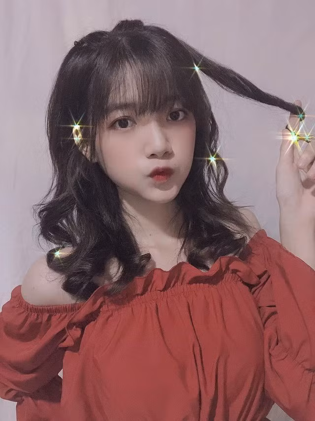 Cái tên tiếp theo phải kể đến nữ streamer mới nổi lên Mía Sweet, cô nàng hiện đang được cộng đồng Liên Quân Mobile Việt Nam săn đón.