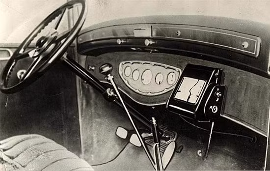 Hệ thống định vị toàn cầu (GPS) thuở sơ khai được gắn trên ô tô năm 1932.