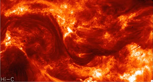 Kính thiên văn Hi-C là sản phẩm sáng tạo của NASA được đưa vào không gian trên một chuyến bay tên lửa. Thiết bị này có thể chụp lại hình ảnh những ngôi sao mỗi giây trước khi nó quay trở lại Trái Đất sau 5 phút.