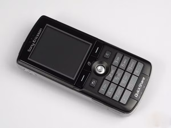 Tuy chỉ có camera 2MP nhưng tại thời điểm mà điện thoại di động chưa có nhiều bước tiến về camera thì thông số này khiến cho mọi người phải chú ý.