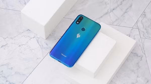 Nhfn chung, không còn gì phải nghi ngờ năng lực công nghệ của VinSmart, nhưng để smartphone thương hiệu Việt vươn tầm quốc tế, đặc biệt là với phân khúc cao cấp, thì công phu hơn nhiều bởi yêu cầu khắt khe cả về thiết kế, kỹ thuật và chất lượng. Đặc biệt là khi phân khúc cao cấp ở Việt Nam vẫn do hai ông lớn đến từ Mỹ và Hàn Quốc chiếm lĩnh.