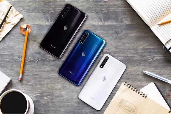 Những ngày đầu tháng 5, thông tin VinSmart sẵn sàng gia nhập phân khúc cao cấp, tiếp nối thành công ở nhóm phổ thông, trung cấp khiến không ít người dùng phấn khích, đặc biệt là với Vfan. Sau hai đại gia Google, Qualcomm, cái tên tiếp theo bắt tay với VinSmart là Pininfarina - huyền thoại gắn liền với những cỗ máy triệu đô và ngay cả VinFast Lux tại Việt Nam.