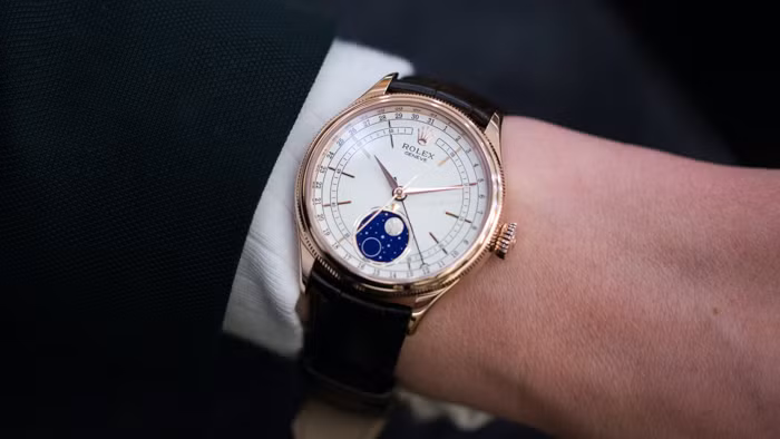 Thời điểm này, chỉ có hai chiếc Rolex có hiển thị tuần trăng cùng lịch thứ ngày tháng là 6062 và 8171, nhưng 8171 hoàn toàn không chống nước tốt như 6062, cũng như không được xác nhận đạt chuẩn chronometer như 6062. Nó gần như là một chiếc đồng hồ hoàn hảo cả về mặt thẩm mỹ lẫn công năng.