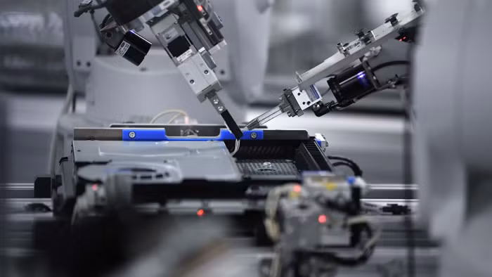 Mọi công việc đều được dây chuyền tự động hoá và robot lo liệu.