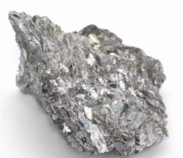Á quân Bạch kim (Platinum). Bạch kim là một trong các kim loại quý hiếm nhất trên hành tinh, có màu trắng xám, khó bị ăn mòn, nhiệt độ nóng chảy lên tới 3215 độ F. Các đặc tính của bạch kim làm cho nhiều lĩnh vực công nghiệp phụ thuộc vào kim loại này. Một số sản phẩm đặc thù đều cần sử dụng bạch kim như: lọc hóa dầu, màn hình LCD, kính mắt, thuốc chống ung thư, sơn, ổ đĩa cứng, cáp sợi quang và chất nổ. Giá của bạch kim vào khoảng gần 40.000USD/kg (vào năm 2009).