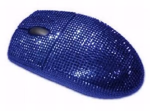 Là một trong số những con chuột máy tính đắt giá nhất hành tinh, MJ Blue Sapphire được bao bọc xung quanh bằng đá Sapphire xanh vô cùng cuốn hút và quý phái. Bỏ ra số tiền khoảng 27.940 USD bạn sẽ được nhận chú chuột được đựng trong hộp làm bằng vàng đen sang trọng.