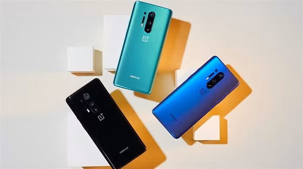 Nếu bạn có một chiếc máy ảnh nhạy cảm với ánh sáng hồng ngoại (bước sóng con người không thể thấy bằng mắt thường), bạn có thể nhìn xuyên qua các vật liệu không hấp thụ bước sóng hồng ngoại giống như chiếc OnePlus 8 Pro.