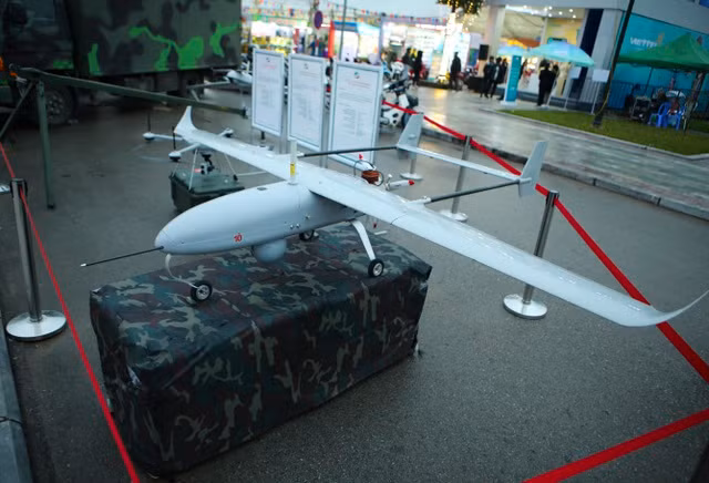 Việc đào tạo chứng chỉ drone của Học viện Drone dựa trên các cơ sở pháp lý: bản quyền về bộ tiêu chuẩn quốc tế UTC của DJI cấp cho đối tác AgriDrone. Đội ngũ giảng viên đã được cấp chứng chỉ drone theo bộ tiêu chuẩn quốc tế UTC của DJI. Giấy phép bay ở khu vực sân bóng đá của nhà trường do Cục Tác chiến của Bộ Quốc phòng cấp cho mục đích thực hành, thi cấp chứng chỉ khai thác, vận hành bay drone.