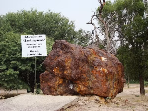 Là thiên thạch lớn thứ hai trên Trái Đất, El Chaco có cân nặng gần gấp đôi so với Bacubirito ở Mexico. Được biết, thiên thạch này có nguồn gốc từ núi lửa Campo del Cielo rộng 60 km vuông ở Argentina.