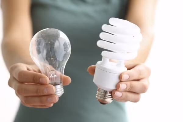 Đối với thiết bị chiếu sáng, hộ gia đình nên chọn đèn compact, đèn led và tận dụng ánh sáng tự nhiên.