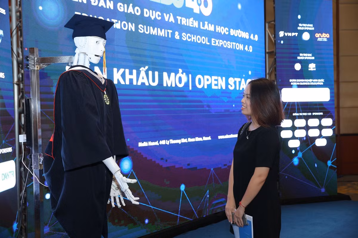 Về cái tên Trí Nhân, ông Phạm Minh Toàn, Tổng giám đốc kiêm Đồng sáng lập của Open Classroom Team cho biết: “Lấy cảm hứng từ tên gọi của robot công dân đầu tiên trên thế giới Sophia - có nghĩa là sự thông thái, sự khôn ngoan, Trí Nhân vừa có nghĩa là "trí tuệ nhân tạo", vừa có nghĩa là "con người có trí tuệ", phù hợp với lĩnh vực giáo dục của Open Classroom”.