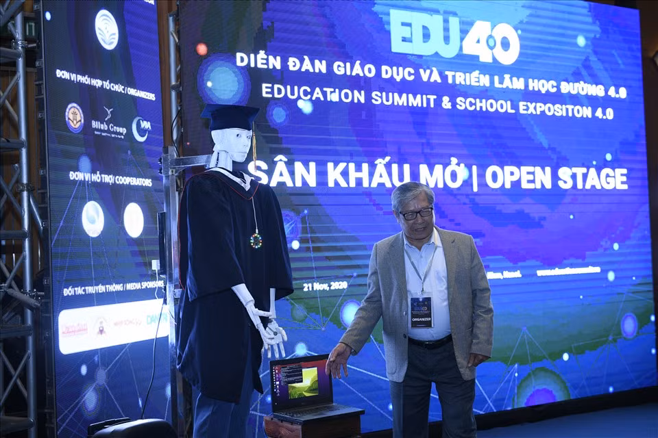 Trí Nhân hỗ trợ đắc lực cho việc dạy và học của giảng viên và học sinh sinh viên thông qua giải đáp “facts &amp; figures”, giải toán và trợ giảng.