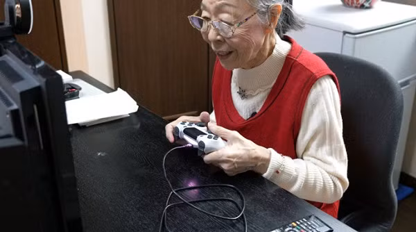 Khi được hỏi về lý do tại sao đăng tải nhiều chơi game lên YouTube, bà Hamako cho biết muốn chia sẻ trải nghiệm chơi game với những người có cùng đam mê.