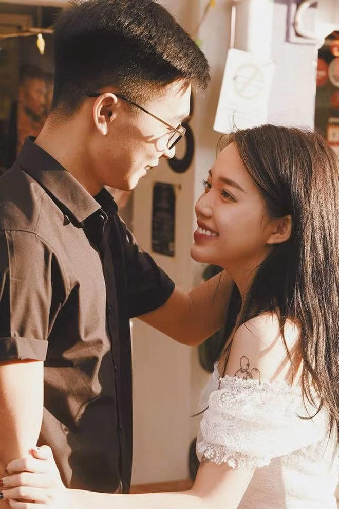 Thời gian trước đây, nữ streamer này có một tình yêu vô cùng đẹp với người yêu mới có biệt danh là Bụt.