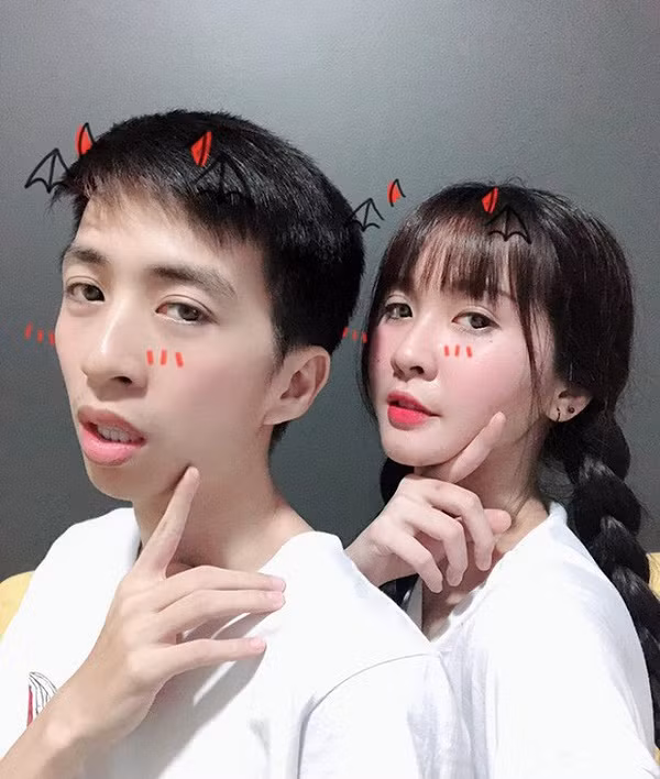 Có một thời, nữ streamer từng úp mở rằng mối quan hệ 4 năm mặn nồng của mình và bạn trai là "2 người đi chung đường, không thể tách ra" nên dù sau này có chia tay thì vẫn là anh em tốt.