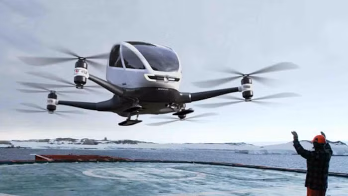 Hiện nay, Trung Quốc chưa cấp phép cho drone chở khách. Nhưng việc lấy được giấy phép chở hàng được xem là một bước tiến quan trọng đối với EHang.
