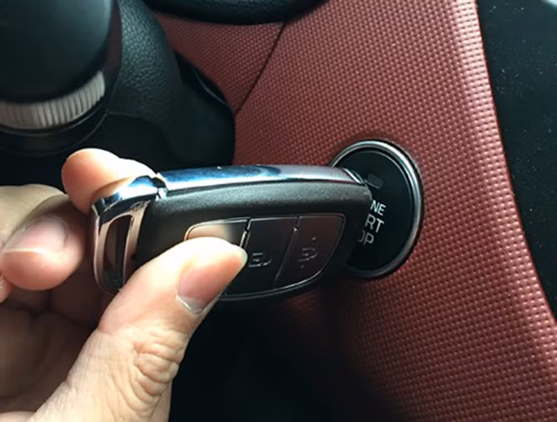 Chìa khoá xe là phần cầm nắm thường xuyên cần được vệ sinh sát khuẩn kỹ bằng dung dịch sát khuẩn.