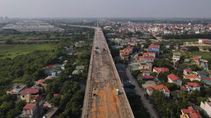 Mục tiêu sửa chữa cầu Thăng Long lần này là phải tạo ra dính bám lớn giữa lớp phủ với bản mặt thép, tăng cường độ cứng khung, kết cấu chịu lực nhằm kéo dài tuổi thọ của cây cầu.