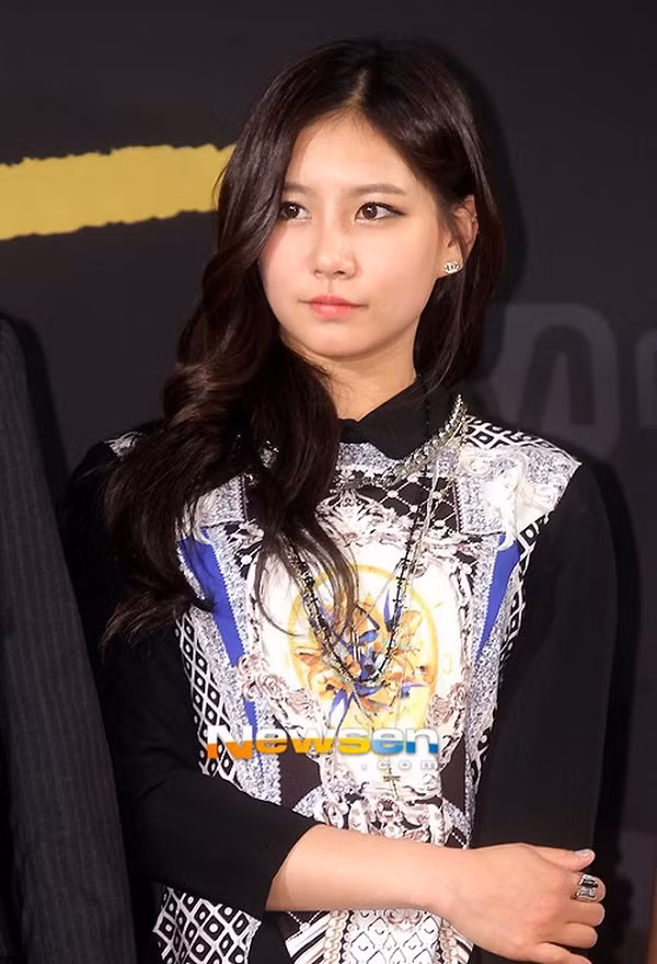 Tháng 8/2014, cả showbiz Hàn chấn động trước vụ bê bối ngoại tình - tống tiền của nữ idol Dahee (cựu thành viên nhóm GLAM và tài tử Lee Byung Hun. Lúc bấy giờ, nam diễn viên đã có vợ và sắp lên chức bố.