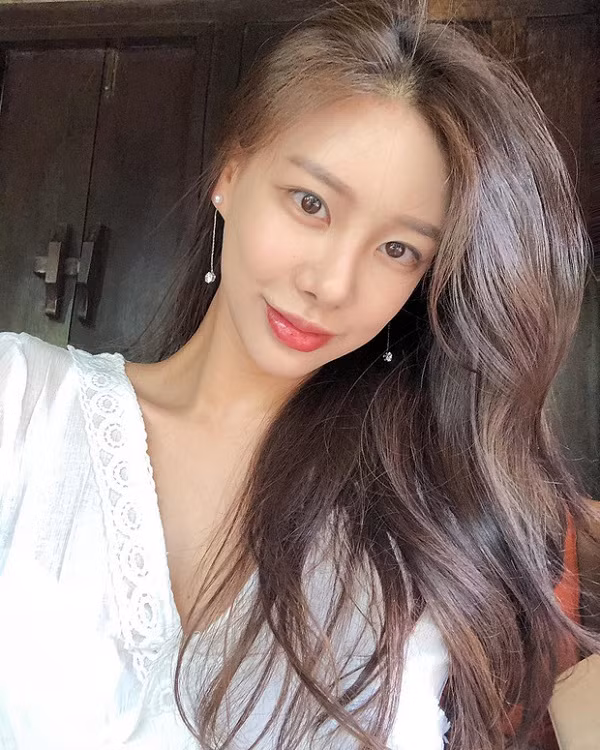 Dahee hiện đã ra tù được 5 năm, những tưởng cuộc sống của cô nàng sẽ chính thức đi vào bế tắc vì nữ idol gây bất ngờ khi lột xác ngoạn mục, tận hưởng cuộc sống xa hoa, thậm chí còn có lượng fan không hề nhỏ.