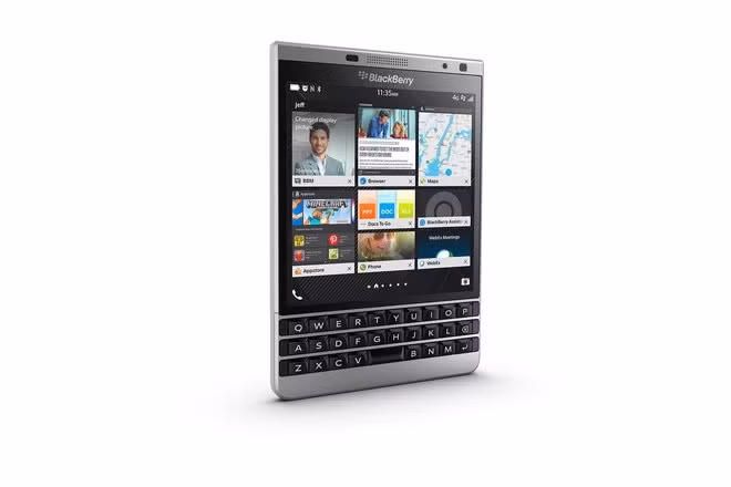 BlackBerry Passport ra mắt vào tháng 9/2014 và nhận được nhiều phản ứng trái chiều. Nó có thiết kế lạ mắt với màn hình vuông 4.5-inch, độ phân giải 1440x1440. Passport được trang bị camera sau 13-megapixel, camera trước 2-megapixel, pin 3450mAh, vi xử lý Snapdragon 801 và RAM 3GB. Bàn phím QWERTY vật lý cũng đã tái xuất trên Passport.
