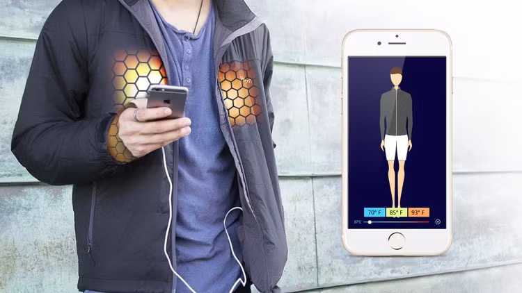 Áo sưởi Flexwarm được trang bị một hệ thống sưởi ấm ở khu vực lưng, ngực và cổ tay trên cơ thể. Với sự hỗ trợ của bộ cảm biến nhiệt đặc biệt có thể kết nối với smartphone, người có thể tùy chỉnh lượng nhiệt phát ra nhiều hay ít tùy theo ý muốn. Chiếc áo này đã ra mắt thị trường đầu năm 2020.