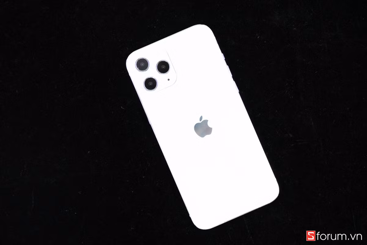 Dựa theo bộ bản dựng này thì iPhone 12 Pro và iPhone 12 Max/Plus sẽ có cùng kích thước là 6.1 inch, điều này cũng tương đồng với các tin đồn rò rỉ thời gian qua.