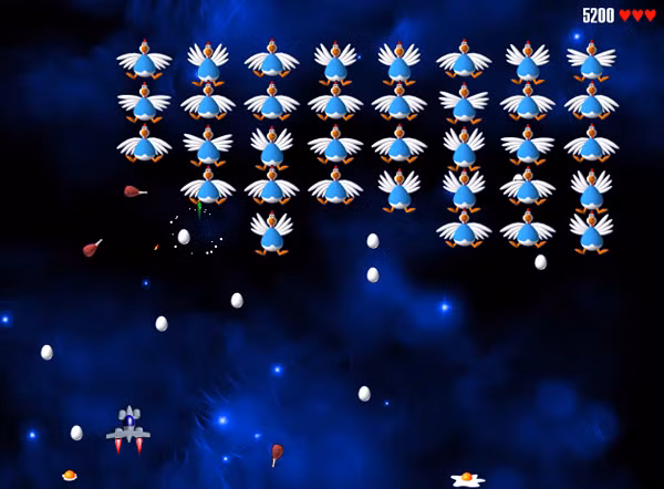 Chicken Invaders với nhiệm vụ của người chơi là tiêu diệt binh đoàn gà, đồng thời tránh những quả bom trứng được thả xuống liên tục.