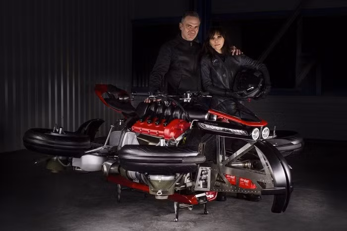 Mức giá bán cho chiếc siêu mô tô bay La Moto Volante này là $560,000 (tương đương khoảng 13 tỷ đồng) đắt hơn cả một chiếc siêu xe.