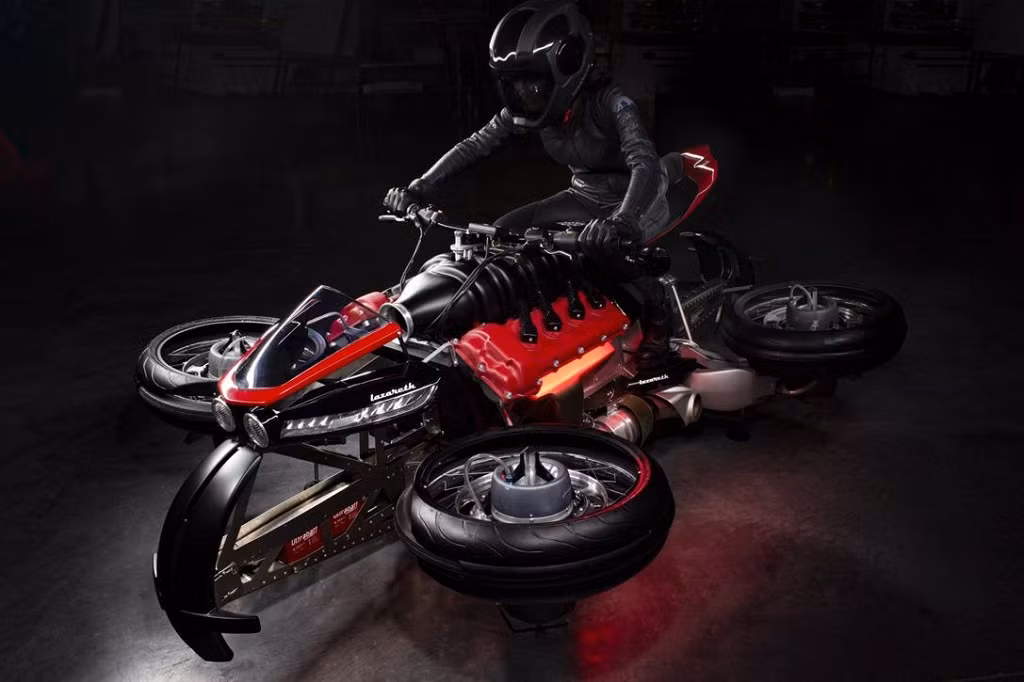 Để chiếc siêu mô tô đạt được khả năng bay lượn, Lazareth đã trang bị cho La Moto Volante động cơ phản lực JetCat với vòng tua cực đại 96000 vòng/phút ở mỗi bên trục bánh xe.