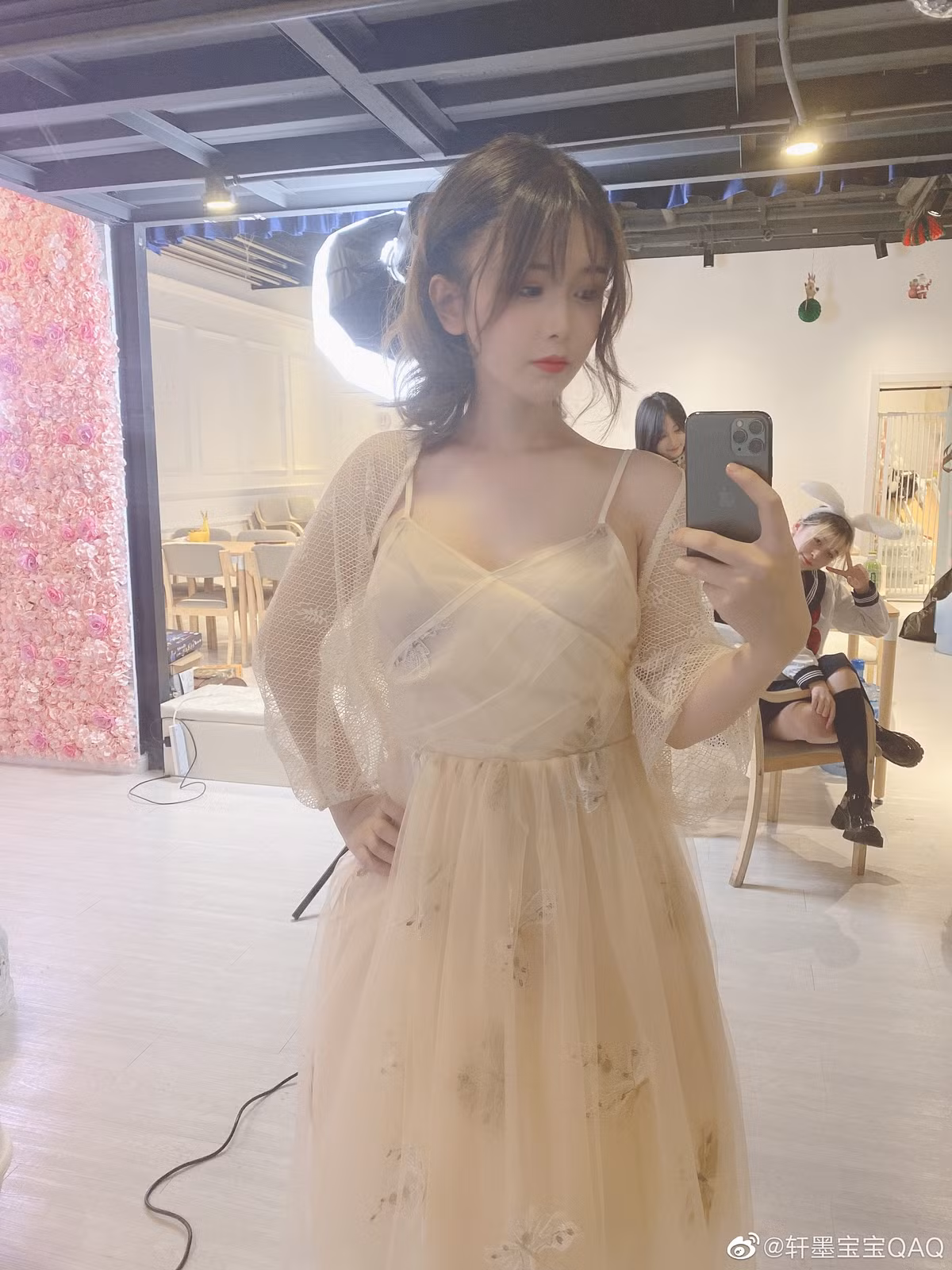 Bản thân Xuân Mo cũng cảm thấy đó là điều hoàn toàn bình thường và không gây ảnh hưởng đến bất kỳ ai cả.