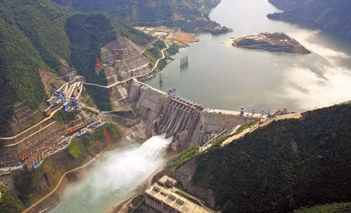 Đập Longtan là một con đập tại Trung Quốc với công suất tối đa lên tới 6.426MW. Con đập này đóng vai trò quan trọng trong việc cải thiện các tuyến hàng hải và thương mại trên khắp Trung Quốc.