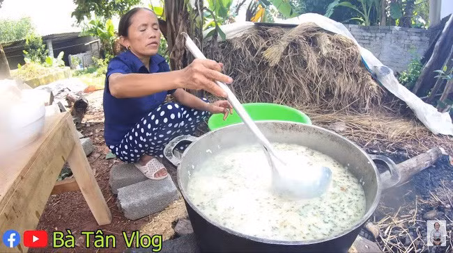 Bà Tân Vlog là cái tên không quá xa lạ trong làng Youtube, từng cán mốc 1 triệu subscribers và đạt nút vàng chỉ sau 13 ngày hoạt động, bà Tân được xác lập kỷ lục "Người phụ nữ là nông dân được nút vàng YouTube trong thời gian nhanh nhất tại Việt Nam".