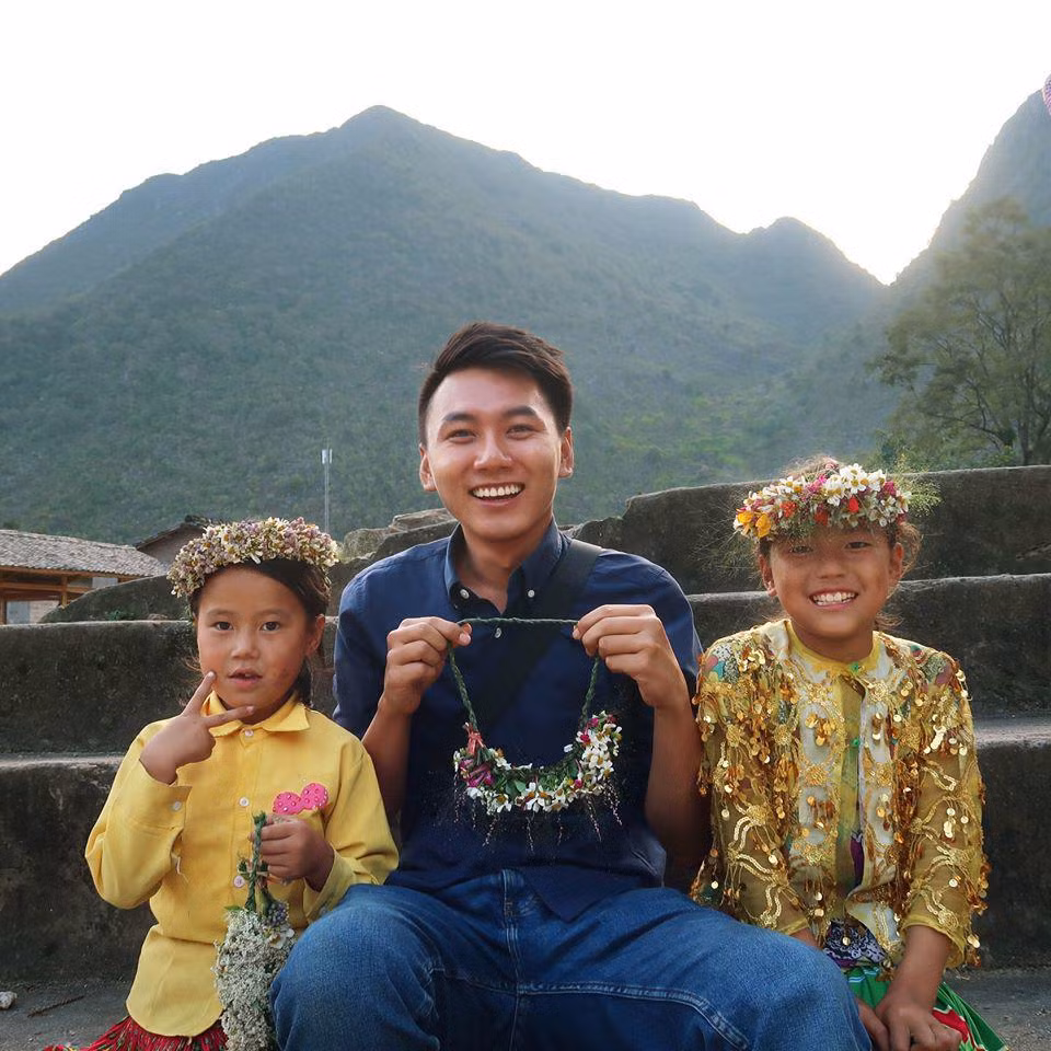 Vlogger Khoai Lang Thang đã không còn quá xa lạ với những bạn trẻ yêu du lịch, yêu phượt và thích khám phá Việt Nam nói riêng, và thế giới nói chung.