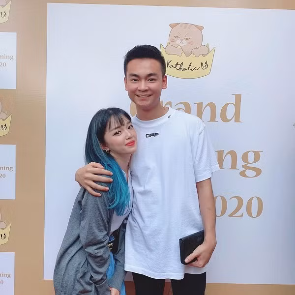 Bà chủ nhỏ Linh Ngọc Đàm cùng ''người anh em'' thân thiết Quang Cuốn.