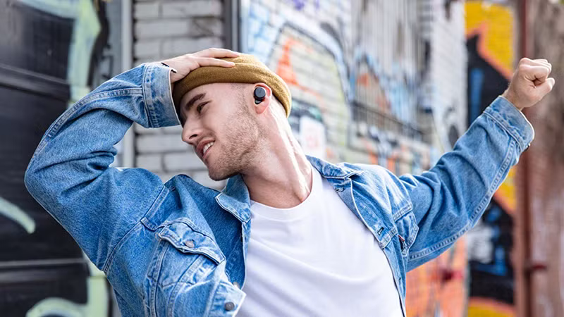 WF-XB700 là một mẫu tai nghe không dây thực sự (True Wireless) được trang bị công nghệ Extra Bass của Sony. Một mẫu tai nghe hoàn hảo cho những ai yêu thích thể loại EDM hay Hip-hop bass mạnh mẽ và vẫn giữ được giọng hát rõ nét.