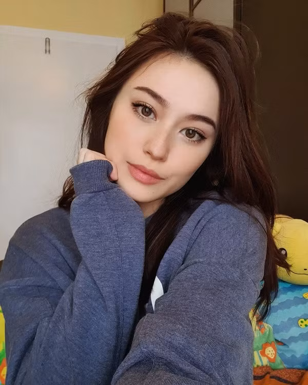 Trong một lần livestream, JadyAnh gây bất ngờ với fan Việt khi tiết lộ mình là người con lai hai dòng máu Đức - Việt. Jade cho biết mình sinh ra và lớn lên ở Đức, có bố là người Việt Nam, và chuyển tới Thái Lan sinh sống từ tháng 6/2019.