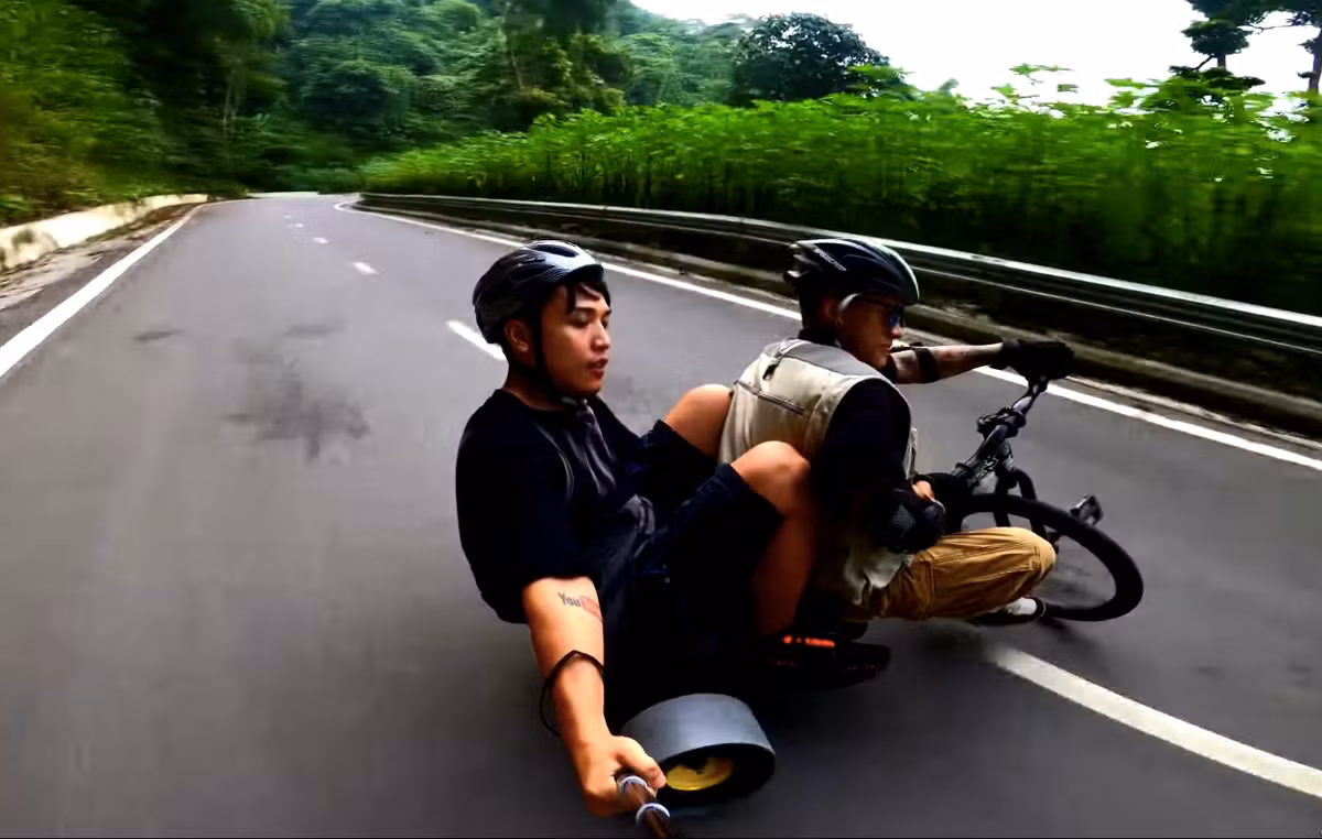 Mặc cho những chỉ trích gay gắt về hành động mạo hiểm này, các fan của NTN vẫn cảm thấy phấn khích đồng thời kêu gọi nhau hãy cùng đưa nam Youtuber này sớm chạm tay vào nút Kim cương.